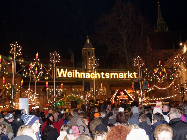 Auch auf dem Braunschweiger Weihnachtsmarkt war die Woche belebt, der Donnerstag und Freitag waren auch dort die am besten besuchten Tage. Foto: Archiv