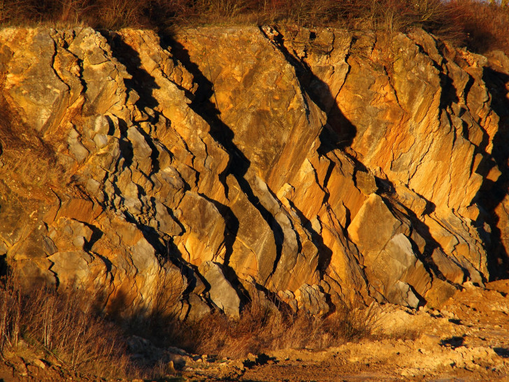 Der Steinbruchbetrieb am Huneberg soll um ein neues Abbaufeld mit 50 Hektar Größe erweitert werden. Symbolfoto: pixabay