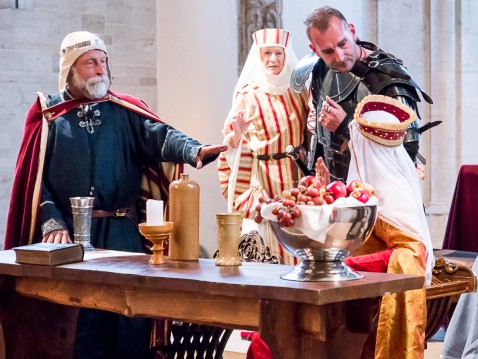 Das Team um Thomas Ostwald spielt das Stück „Der Schwarze Ritter“ am Freitag, 16. September, um 19.30 Uhr auf dem Hauptfriedhof vor der von Ludwig Winter erbauten Kapelle, Foto: privat