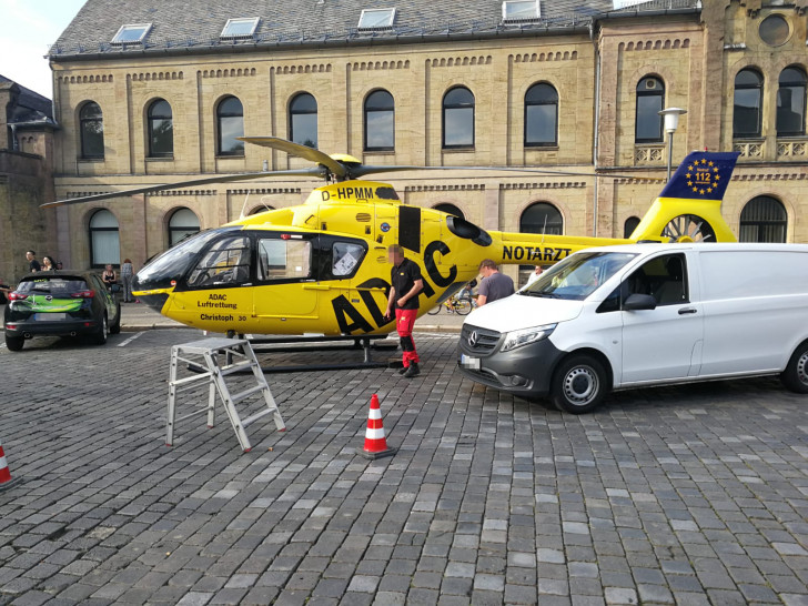 Der Rettungshubschrauber befand sich stundenlang am Goslarer Bahnhof und kann nicht abheben. Foto: Aktuell24 (DC)