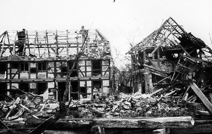 Wendessen 1944 nach dem Bombenangriff. Fotos: Förderkreis Heimathaus Alte Mühle Schladen e.V. 