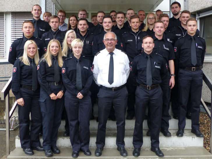 30 neue Beamte hat Polizeidirektor Olaf Gösmann am heutigen Vormittag begrüßt. Foto: Polizei Wolfsburg-Helmstedt