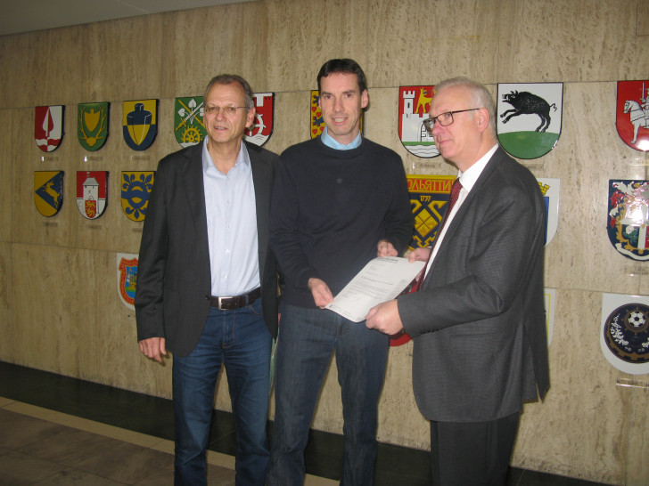 v.l. Dr. Horst Farny, Leiter Umweltamt, Michael Kühn, Naturschutzbeauftragter, Erster Stadtrat Werner Borcherding. Foto: Stadt Wolfsburg