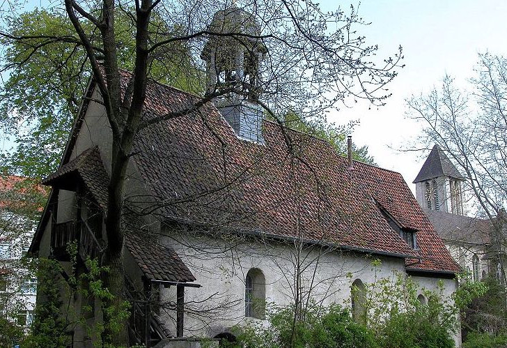Kapelle St. Leonhard. Foto: 
Arbeitskreis Andere Geschichte e.V./Wikipedia, Brunswyk