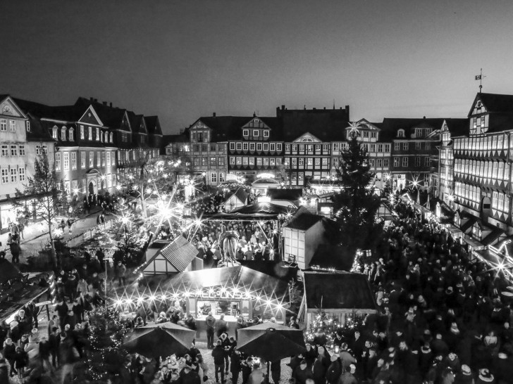 Auf dem Wolfenbütteler Weihnachtsmarkt findet am Abend eine Schweigeminute statt. Foto: Thorsten Raedlein