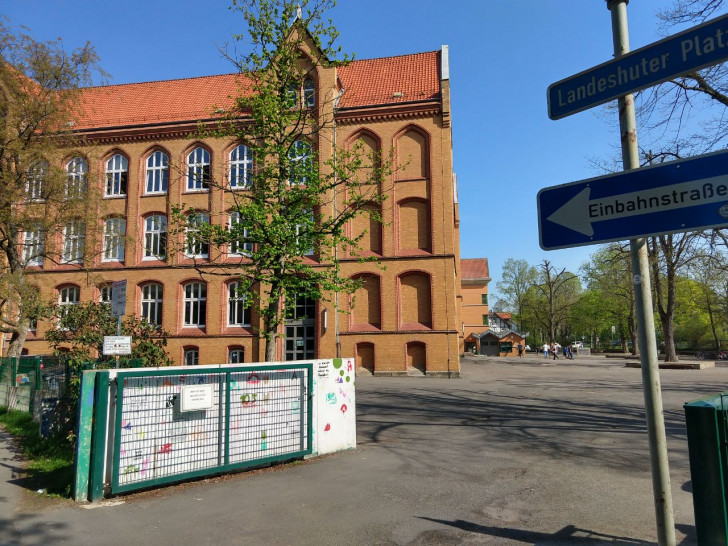 Das Hauptgebäude der IGS Wallstraße. (Archivbild)