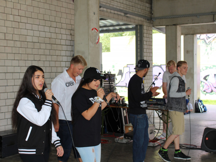 Die Teilnehmer des Workshops "Rapflektion" zeigen mit individuellen und persönlichen Texten was sie können. Fotos: Jan Borner