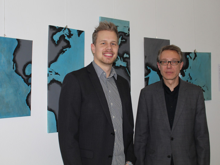 Martin und Werner Bothe stellen ihre Bilder in der Landkreisverwaltung aus. Foto: Jan Borner