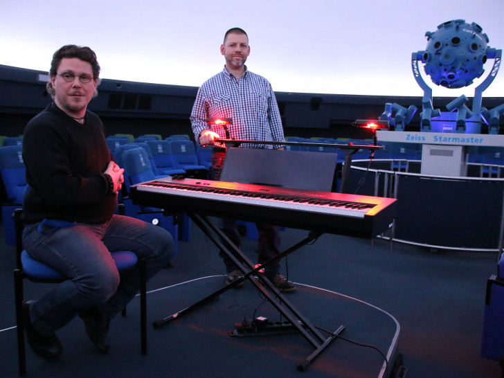 Eine spezielle Konstruktion erlaubt das Spielen in der Dunkelheit. Foto: Planetarium Braunschweig