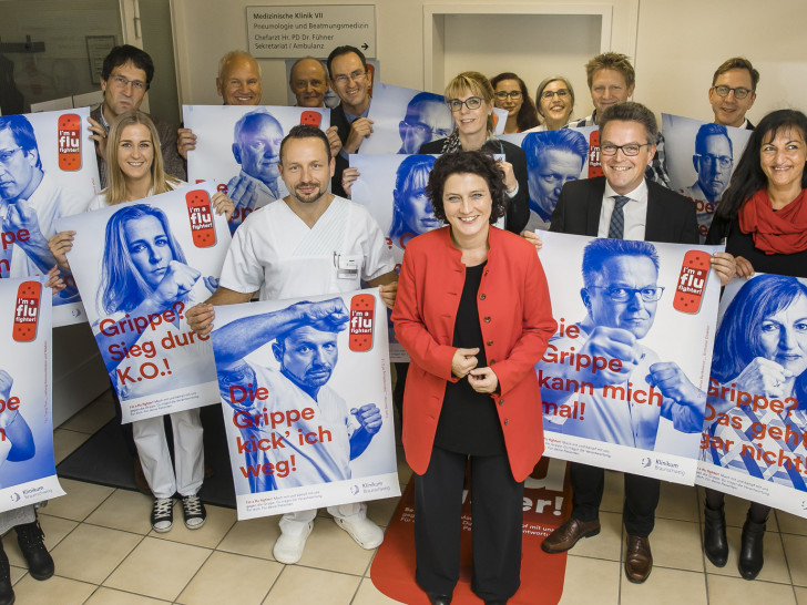 Ministerin Dr. Carola Reimann informierte sich über die Kampagne für die Grippeschutzimpfung „Be a flu fighter“ des Klinikums Braunschweig. Foto: Klinikum Braunschweig/ Peter Sierigk