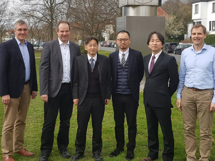 Die Delegation der japanischen Partnerhochschule aus Anan besucht zurzeit den Ostfalia-Campus in Wolfenbüttel. Von links: Prof. Rolf Roskam, Prof. Gert Bikker, Prof. Tomoki Harano, Prof. Yasuda, Prof. Nishimoto, Prof. Holger Brüggemann. Foto: Ostfalia