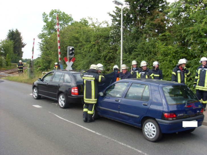 Die Feuerwehr Groß Stöckheim im Einsatz am Unfallort. Foto: Privat.