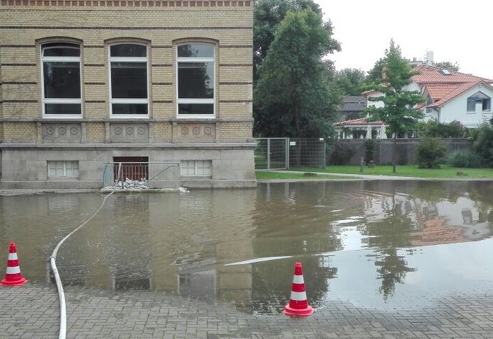 Auch die Große Schule war damals vom Hochwasser betroffen. Archivbild: Anke Donner