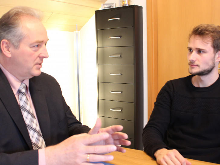Der Landtagsabgeordnete Frank Oesterhelweg im Gespräch mit unserem Redakteur Jan Borner. Video: Werner Heise