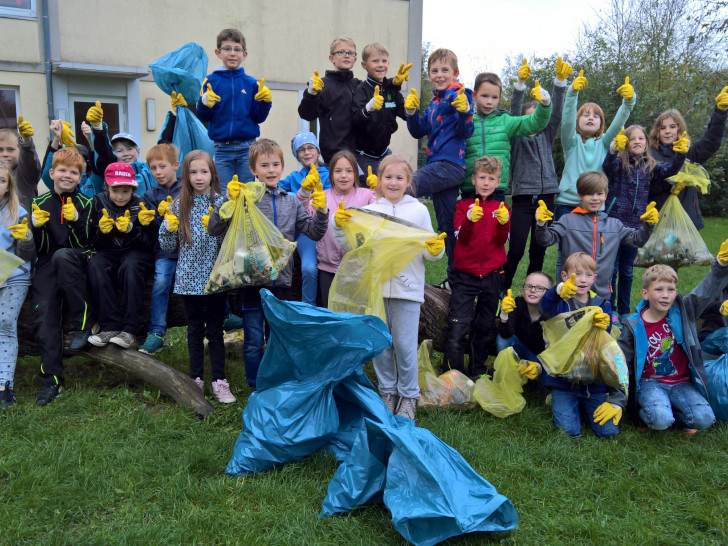 Die Grundschule Flechtorf half auch tatkräftig mit. Foto: Gemeinde Lehre