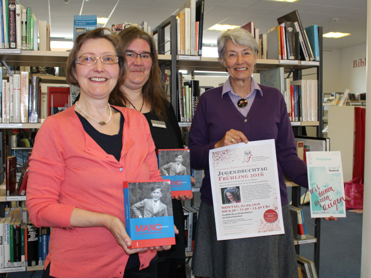 Ille Schneider, Meike Buthmann und Gabriele Drewes vom Freundeskreis der Stadtbücherei, Foto: Jan Borner