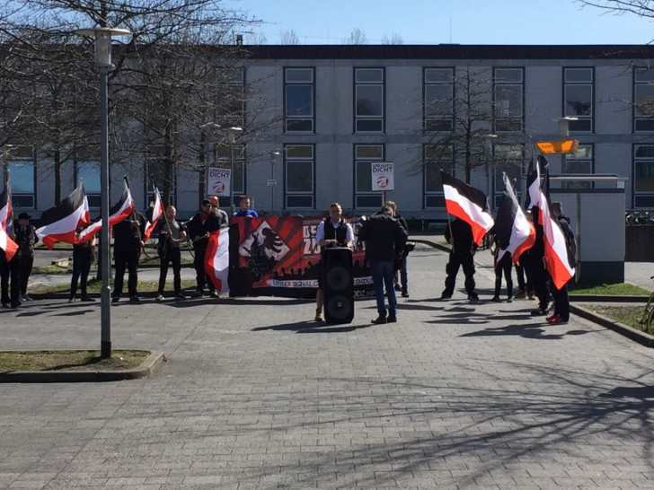 Die NPD demonstrierte bereits im April 2018 vor dem Braunschweiger Hauptbahnhof. Archivfoto: regionalHeute.de