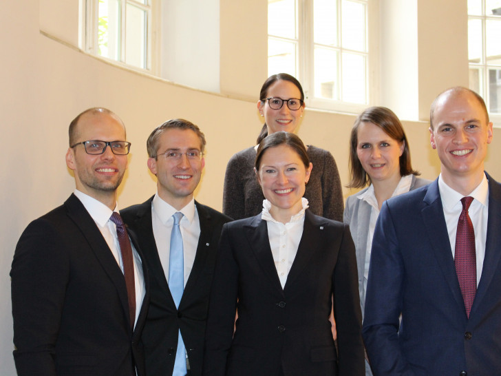 Von links: Markus Simon, Dr. Philipp Lehmann, Dr. Doris Skala-Gast (unten), Roberta Meyer, Nicole Both und Timo Wesemann. Foto: Nick Wenkel