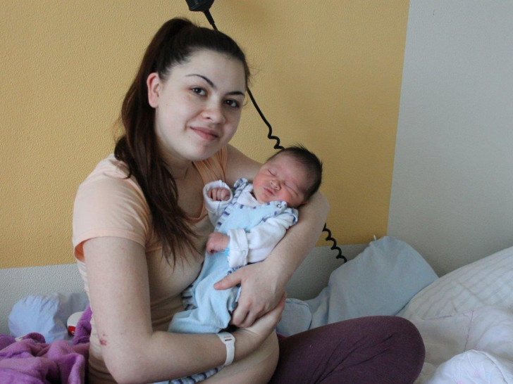 Valentina Mustafa brachte das Neujahrs-Baby 2017 zur Welt - den kleinen Jusuf. Fotos: Städtisches Klinikum Wolfenbüttel 