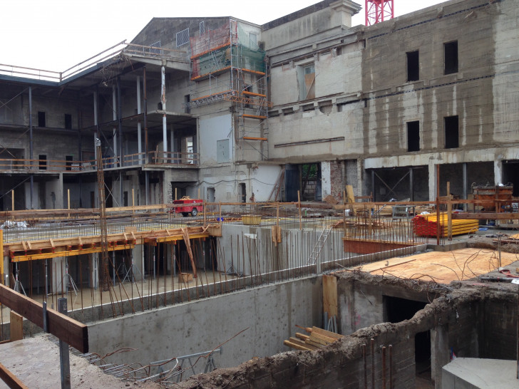 Im Rahmen einer Feierstunde hat Landtagspräsident Bernd Busemann den Grundstein für den neuen Plenarsaal gelegt. Foto: Privat