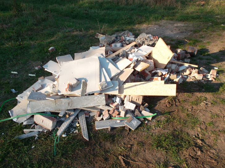 Immer wieder war es in der Samtgemeinde Meinersen zu illegalen Bauschuttentsorgungen gekommen. Foto: Polizei