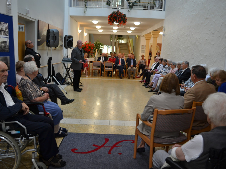 In der Seniorenwohnanlage St. Hedwig wurde das 25.jährige Bestehen gefeiert. Foto: Sabine Moser