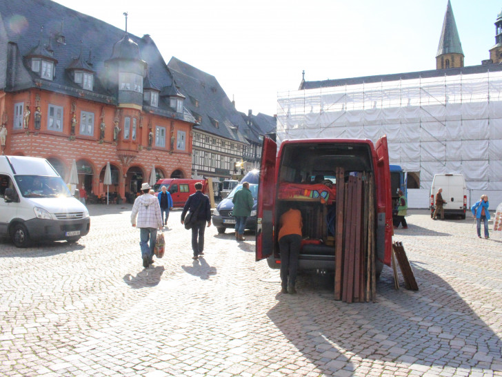 Am Samstag findet in Goslar wieder der Kaisermarkt statt. Am Freitag wurden bereits die Vorbereitungen getroffen und auch die Bürger freuen sich schon auf das Fest. Fotos: Martina Hesse 