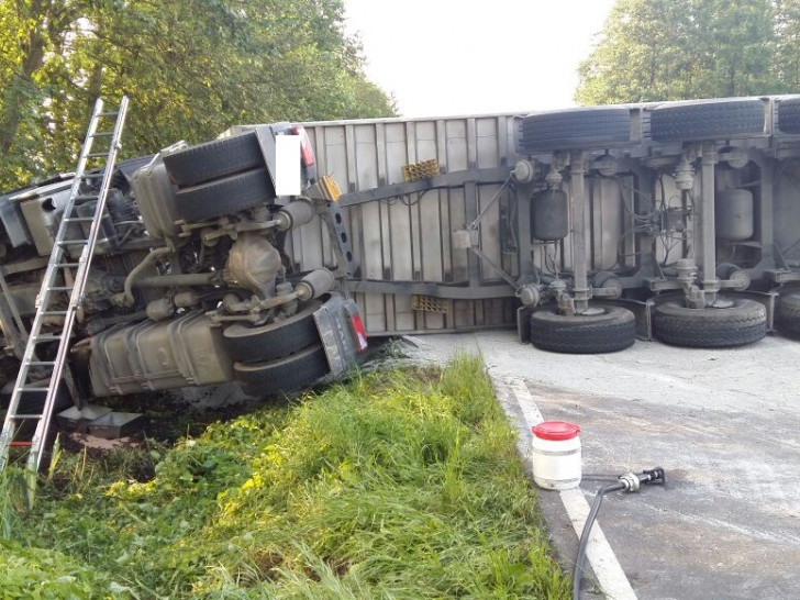 Die Polizei erhofft sich Informationen zu dem am Unfall beteiligten Traktorfahrer. Foto: Andreas Meißner