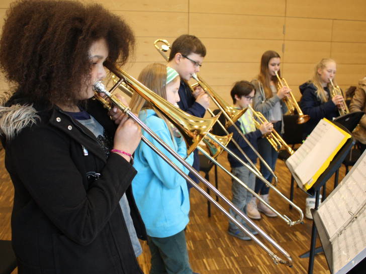 Mit viel Elan und Freude üben die musikalischen Gruppen des THG bereits bei den Musikarbeitstagen im März in der Landesmusikakademie. Foto: Oelschlegl