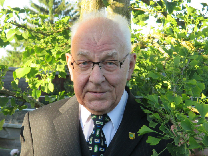 Der Sickter Altbürgermeister Dieter Lorenz sendet eine Bitschaft zur Kommunalwahl. Foto: Privat