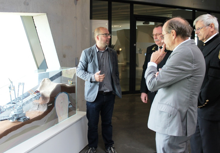 Am Eingang der Dauerausstellung im paläon veranschaulicht das Modell  die Entstehung und Funktionsweise eines Braunkohletagebaus. Foto: paläon