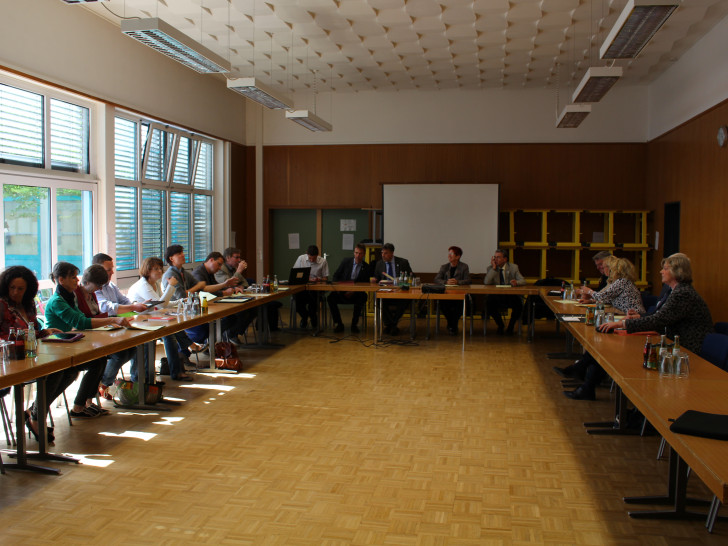 Sitzung des Ausschusses für das Schulwesen in der Wilhelm-Busch-Grundschule. Foto: Jan Borner