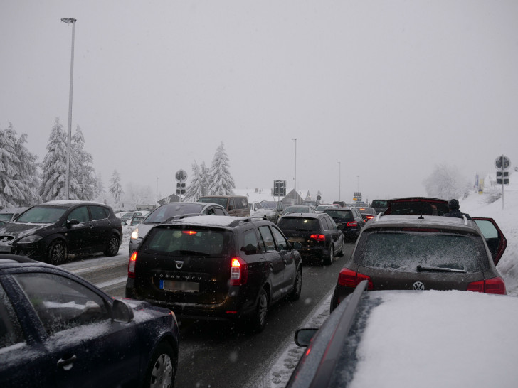 Während der Wintersaison kommt es zum Teil zu erheblichen Verkehrsaufkommen im Harz. Symbolfoto: Alexander Panknin
