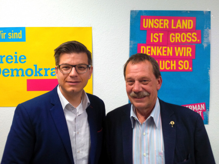 Björn Försterling und Fraktionskollege Thomas Fach (v. li.) setzten sich auch für den Erhalt der Förderschule ein. Foto: FDP
