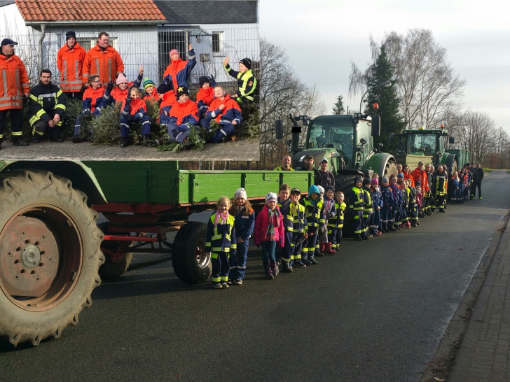 Auch in diesem Jahr sammeln die Jugendfeuerwehren der Samtgemeinde Velpke wieder die alten Weihnachtsbäume ein.

Foto: Samtgemeinde Velpke