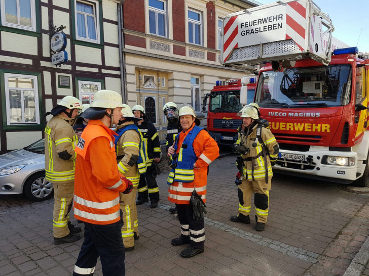 In Weferlingen kam es heute zu einem Brand mit einem Schwerverletzten. Foto: Feuerwehr Grasleben/Christoph Hasenfuß