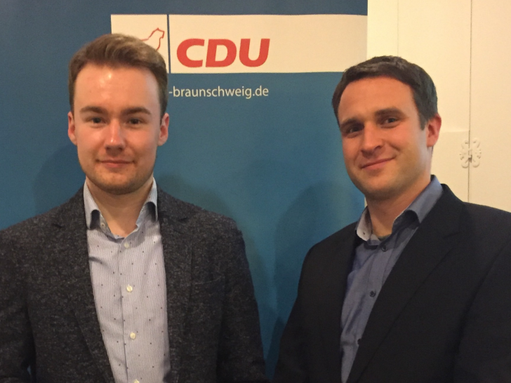 Maximilian Pohler (links) ist neuer Kreisvorsitzender der JU Braunschweig. Michael Berger (rechts) wurde als Kandidat für die Landtagswahl 2018 vorgestellt. Foto: Privat
