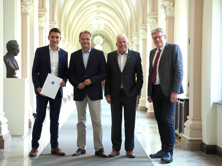 Florian Bernschneider, Ulrich Markurth, Martin K. Burghartz und Heinz-Georg Leuer (v. li.). Foto: Arbeitgeberverband Region Braunschweig e.V.