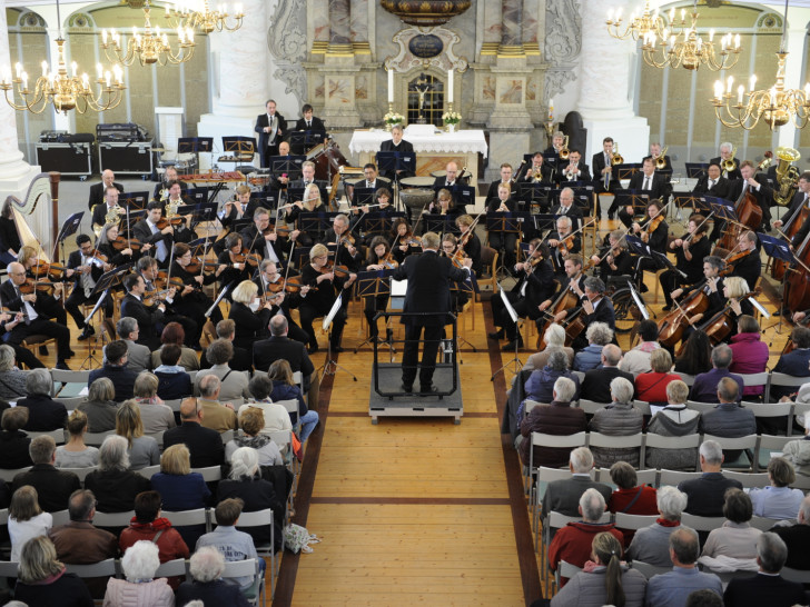 Mehr als 700 Zuschauer beim Benefizkonzert in der Trinitatiskirche. Foto: Wolfgang Rassl