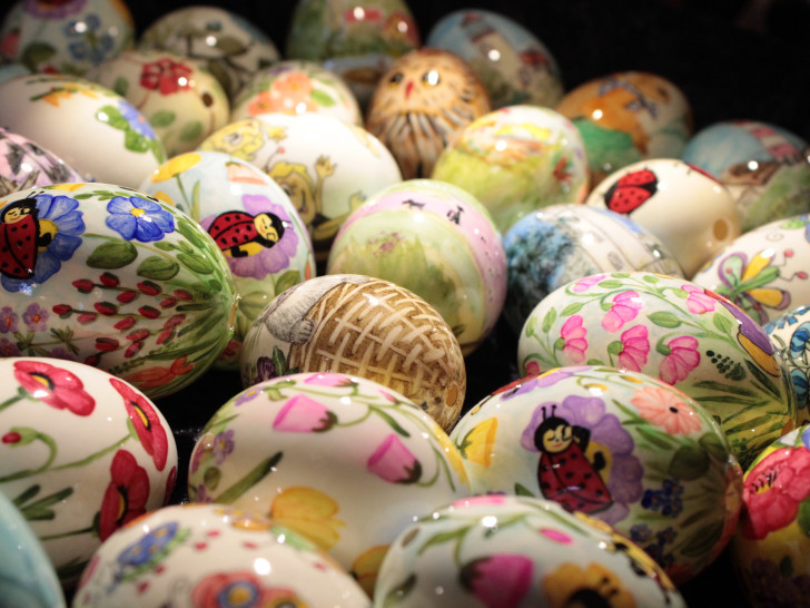 Zu Ostern werden die Eier mitunter kunstvoll verziert. Foto: A. Donner
