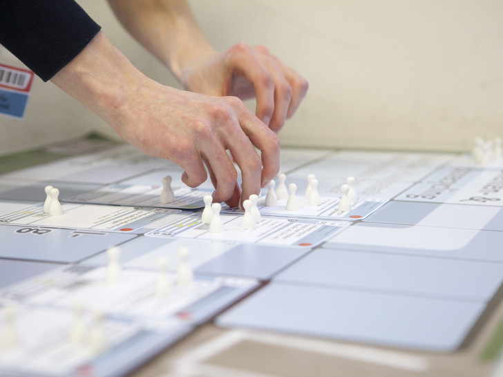 Mit dem Planspiel einen spielerischen Blick in die Arbeitswelt der Zukunft werfen. Foto: Florian Röske/TU Braunschweig