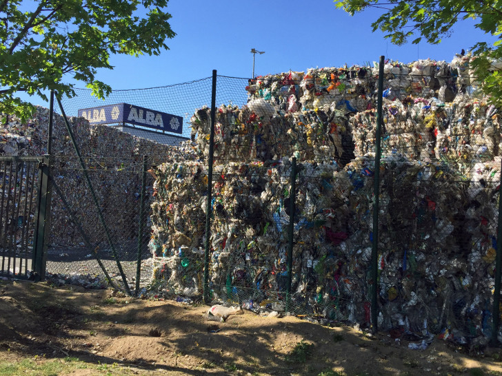 Nicht nur Braunschweiger Müll sammelt sich auf den Halden in Watenbüttel. Foto: Die Linke