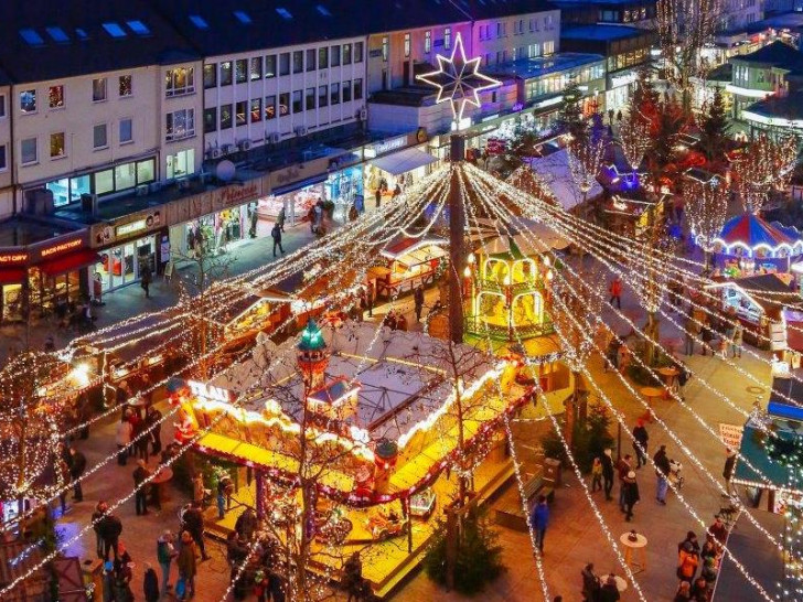 Im Rahmen der Tour kann man den Weihnachtsmarkt auch von oben bewundern. Foto: WMG/Janina Snatzke