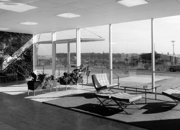 Blick in die Empfangshalle des Billen-Pavillons. Foto: Heinrich Heidersberger, 1961