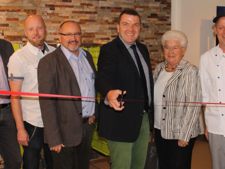 Daniel Schumann (Abteilungsleiter Personal, Organisation, Wirtschaft), Olaf Richter (Betriebsratsvorsitzender), Ralf Harmel (Pflegedirektor), Axel Burghardt (Geschäftsführer), Doris Liefner (Patientenfürsprecherin), Holger Braumann (Stellv. Sachgebietsleiter Küche). Foto: Privat