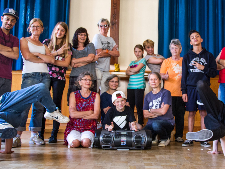 Die Breakdance-Family präsentiert beim Tag der offenen Tür im Bundesfamilienministerium ihr buntes Programm. Foto: Privat