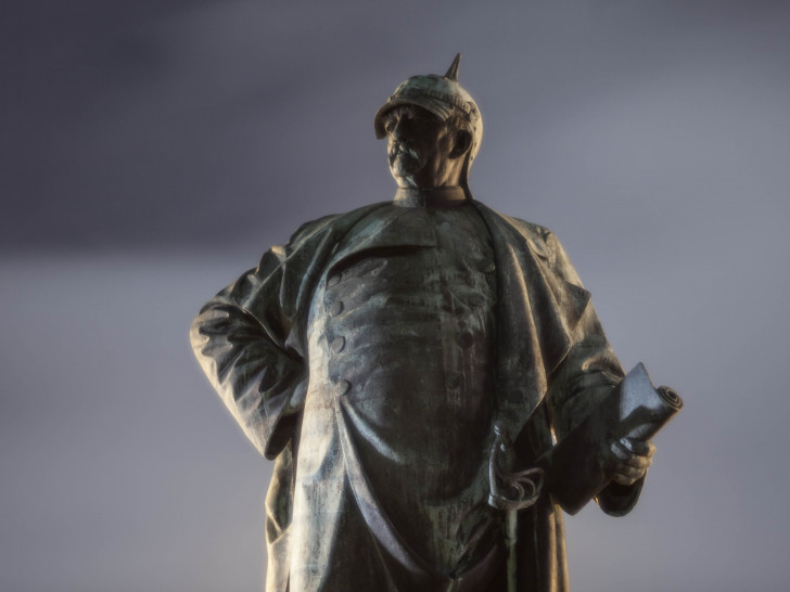 Das Bismarckdenkmal wurde Opfer einer Farbattacke. Foto: Archiv/Alec Pein