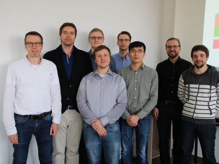 Erstes Promovenden-Netzwerk-Treffen (von links): Prof. Dr. Andreas Ligocki mit den Doktoranden Oliver Waßmann, Sven Jacobitz, Florian Hohmann, Florian Meyer, Haoqi Tao, Hendrik Poschmann und Toni Wilhelm. Foto: Ostfalia 