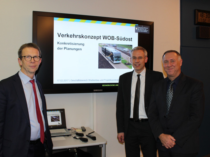 Oberbürgermeister Klaus Mohrs (links) informierte über das neue Verkehrskonzept. Foto: Christoph Böttcher