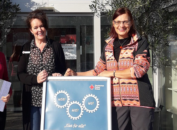 Die Beraterinnen Simone Beil (links) und Carina Gehrke vor dem Integrations- und Therapiezentrum (ITZ) auf dem Wolfenbütteler Exer-Gelände.

Foto: DRK-inkluzivo